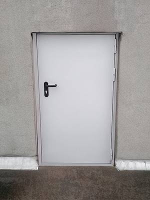 Белая пожаростойкая дверь (ул. Садовая-Кудринская)