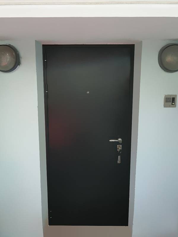 Дверь для гостиницы, вид снаружи (пер. Глазовский, 9) Дверь для гостиницы, вид снаружи (пер. Глазовский, 9)