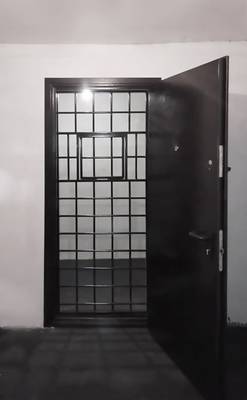 Дверь для камеры хранения оружия