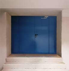 Дверь с боковыми вставками, вид сзади (ул. Котляковская)