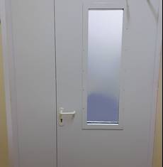 Дверь с остеклением, фото сзади (госпиталь, ул. 2-я Дубровская)