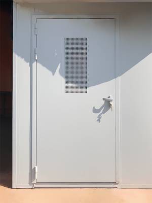 Дверь с вентиляцией (г. Мытищи, Олимпийский проспект, стр.10)