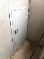 Дверь …