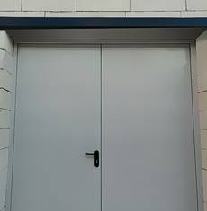 Двупольная дверь с обратной стороны (коттеджный поселок, Истринский р-н)