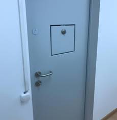 Кассовая дверь, фото изнутри (офисы, ул. Очаковская, 47а)