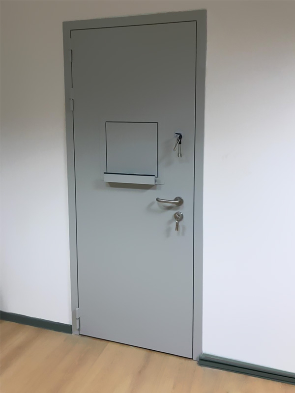 Монтаж кассовых и технических дверей для офисов — Очаковская 47а