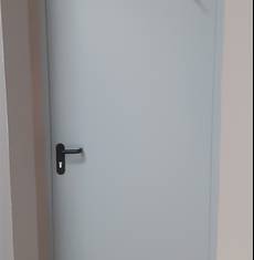 Однопольная дверь изнутри (коридор школы, р-н Марьина Роща)