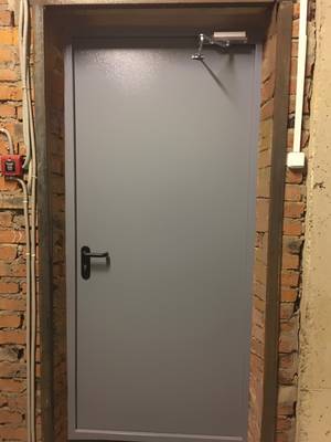 Однопольная дверь с доводчиком, фото изнутри (Нахабино)