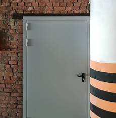 Однопольная дверь, вид снаружи (Пятницкое шоссе, вл2)