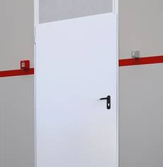 Однопольная белая дверь с фрамугой