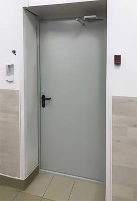 Огнеупорная дверь (фото с внутренней стороны)