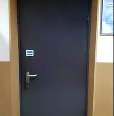 Огнезащитная дверь с внешней стороны (офисы, пер. Хользунова)