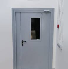 Остекленная дверь с доводчиком (г. Нарофоминск)