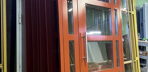 Поставка партии металлических дверей для установки в общественное здание