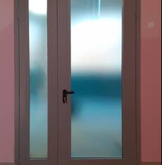 Полуторастворчатая дверь со стеклопакетом