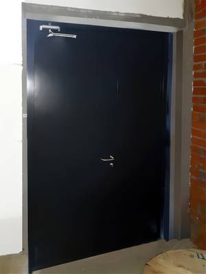 Полуторная дверь, вид изнутри (Волковское шоссе, 23в)
