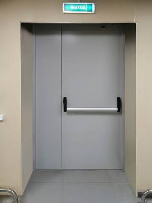 Полуторная дверь «антипаника», вид изнутри (АО «ГНЦ РФ ТРИНИТИ»)
