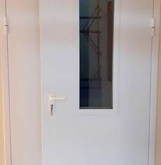 Полуторная дверь, вид снаружи (госпиталь, ул. 2-я Дубровская)