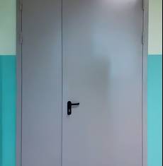 Полуторная дверь, вид спереди (коридор школы, р-н Марьина Роща)