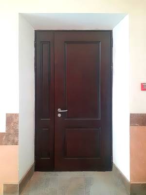 Полуторная МДФ дверь, вид спереди (г. Реутов, ул. Гагарина, 33)