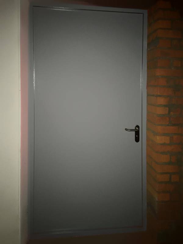 Противопожарная дверь, фото изнутри (пожарное депо)