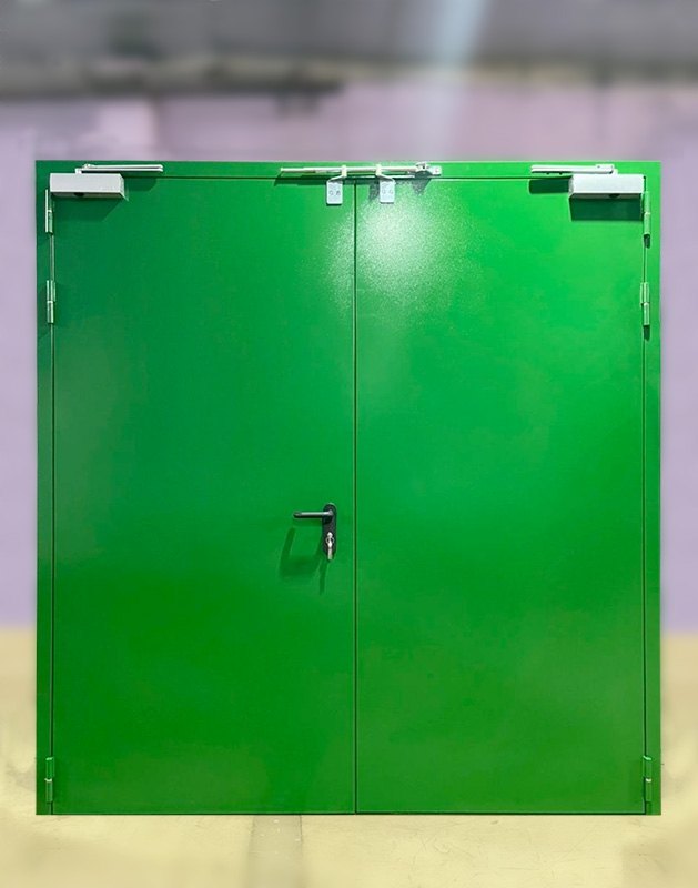 Пример работы по индивидуальным заказам — зеленая дверь EI-60 с доводчиками GEZE