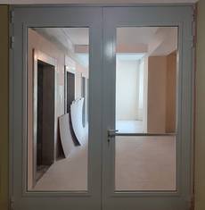 Светопрозрачная дверь, фото спереди (ул. 3-я Черепковская)