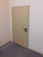 Однопольная дверь с внешней стороны