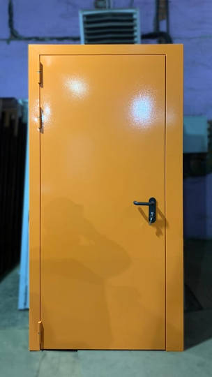 Огнестойкая желтая дверь