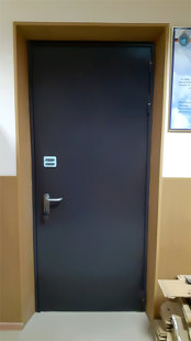 Огнезащитная дверь с внешней стороны