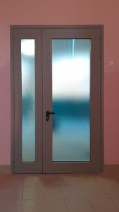 Полуторастворчатая дверь со стеклопакетом