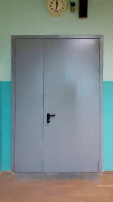 Полуторная дверь, вид спереди